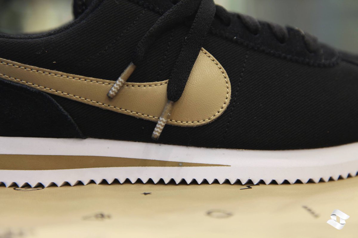 nike cortez baseball