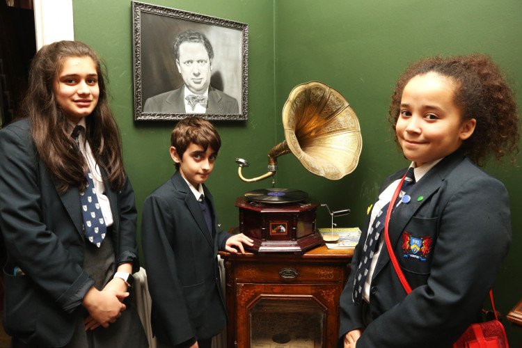 ffynonehouse's tweet photo. @WalesBusiness Following in #Dylan's footsteps #Ffynone #Education https://t.co/KEAZxLNqew https://t.co/OQKll28dgy