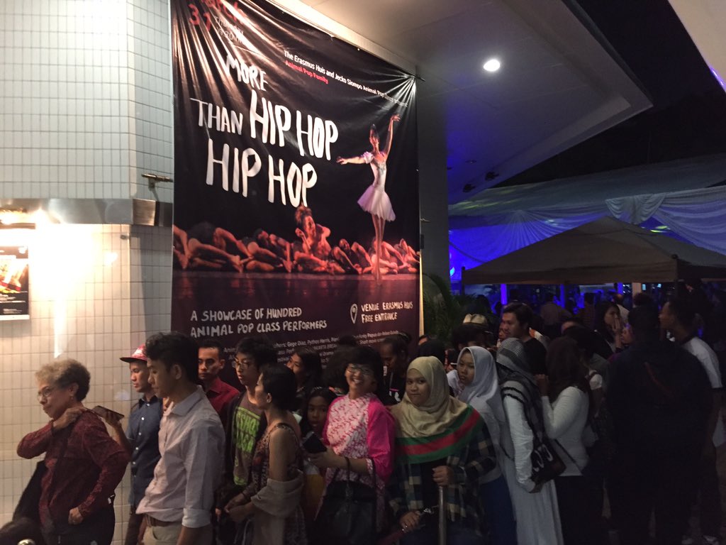 FerdinandLahn's tweet photo. #Hiphop in @ErasmusHuis with #JeckoSiompo Animal Pop Dance huge success with almost 800 audience @DutchMFA https://t.co/oqRouQ0MkX