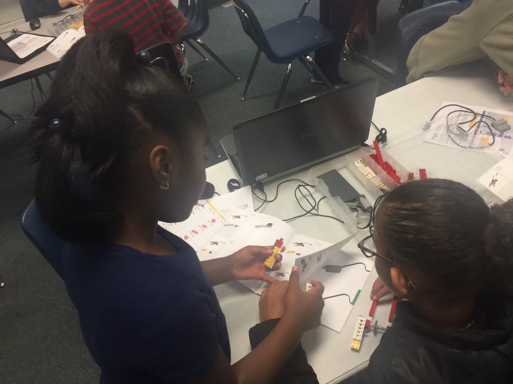 teachingREACH's tweet photo. GT +WRES = Great Lego Robotics Coding experience for students! #STEM #legos #GTCoding @GaDOEnews @CowetaSchools https://t.co/ecf6uiqD2P