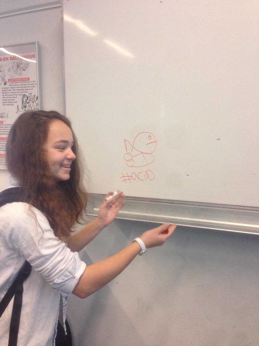 MaryseVisser's tweet photo. @NathanxAcid #pikvisvandedag #pikvis 2meter verder was de leraar π https://t.co/inWJVRTrk6