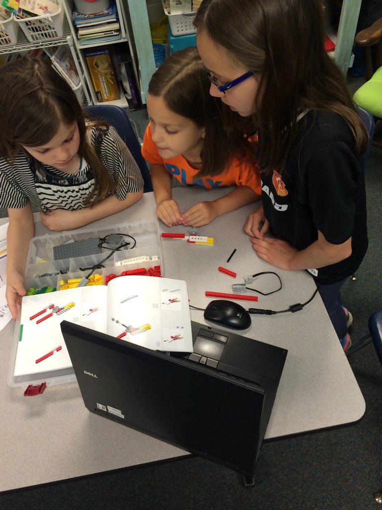 mcfadden5th's tweet photo. WRES 3rd grade coding with GA Tech! #GTcoding #STEM @CowetaSchools @GaDOEnews @WGARESASTEM https://t.co/YI5VDxOV0G