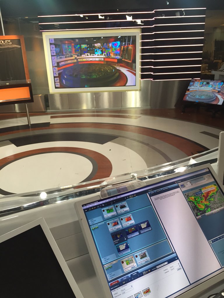 basehits5's tweet photo. Working on the new augmented explainer in the lab @weatherchannel #multivortextornado https://t.co/g6PNfsJxbr