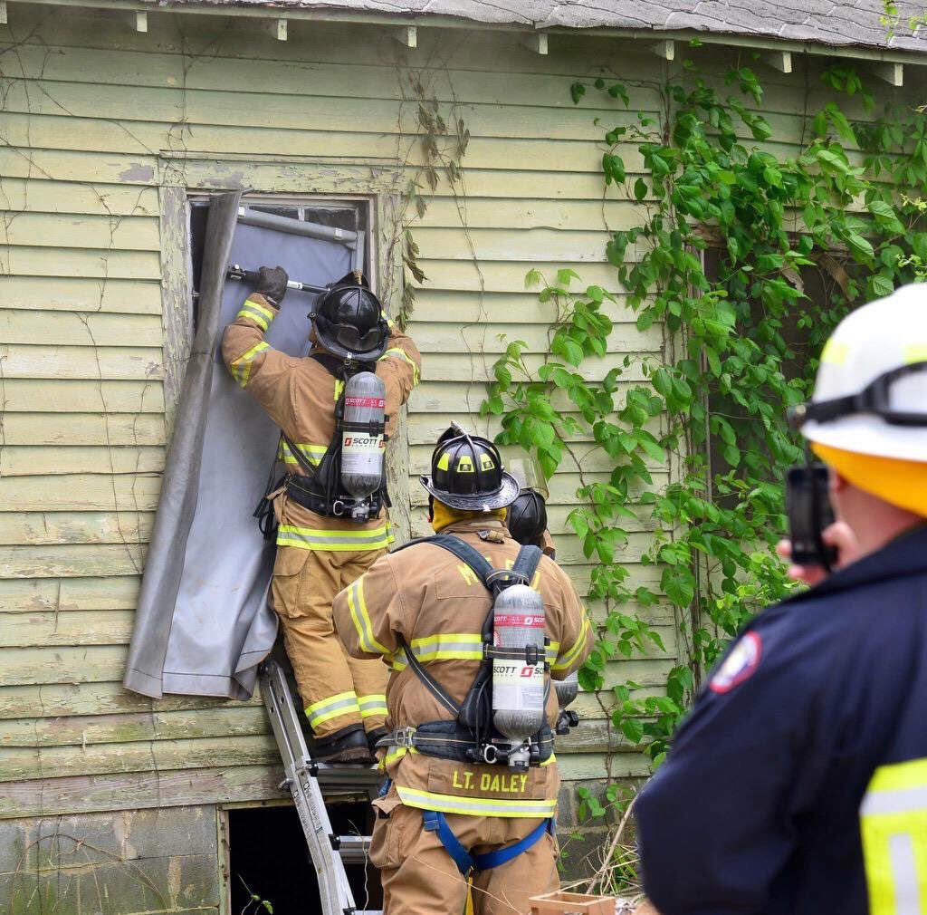 KTFburns's tweet photo. VEIS the #KTF2015 way. We test, We demonstrate, We share, & You decide. #KillTheFlashover https://t.co/juH8XyXylT