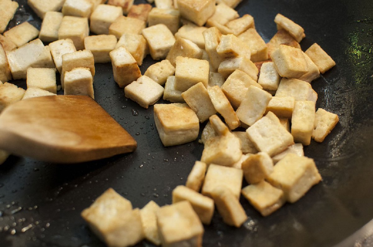 Indischer Klassiker, mal mit Tofu. Entdecke Mattar Panir auf unserem Blog.#rezept bit.ly/1PDxPwK