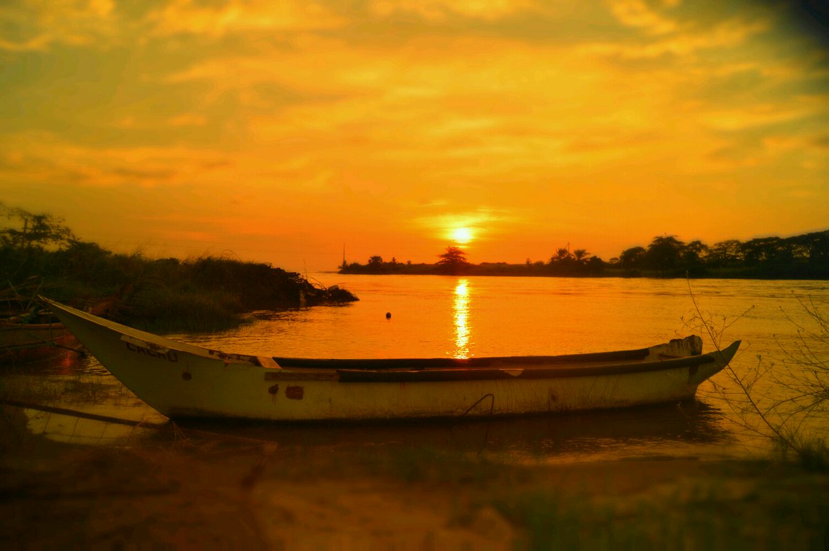 viewsofafrica's tweet image. The African Sunset captured by Daniel Melao  #ViewsofAfrica #ViewsofAngola #Sunset #SunsetPorn  #Travel #Africa