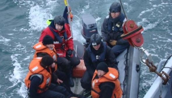 lavoixdunord's tweet photo. #Dunkerque : trois migrants secourus par la @MarineNationale au large. https://t.co/rKhueD0YAZ https://t.co/1OcELlyOuo