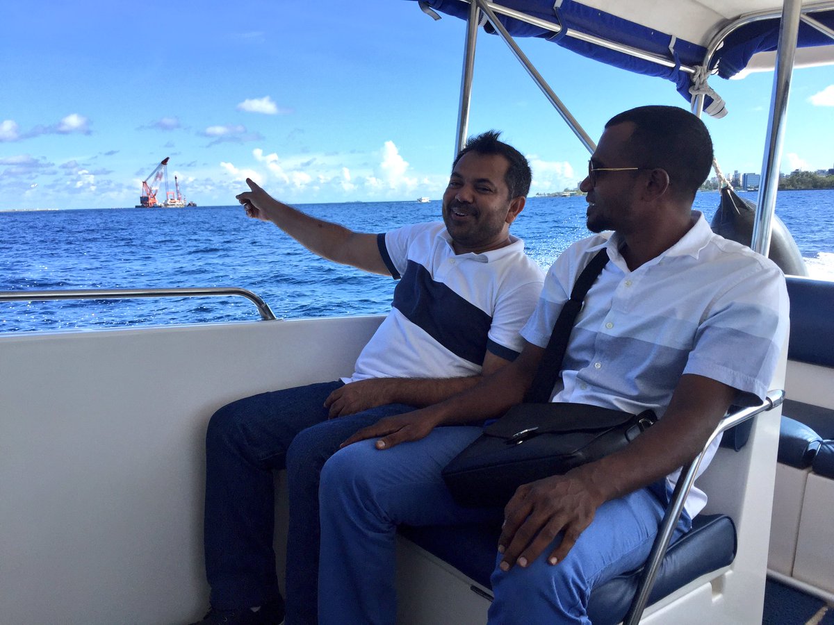 ahmed_nihan's tweet photo. Min @MoosaZameer MP @AhmedThaariq Hulhule ah Vadaigannavamun, Gaadhoo Kolun fenna Ufaa verikamuge vaahaka dhakkavane https://t.co/GlUnZAJsOV