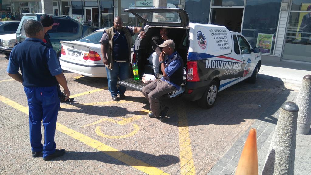 @MMSecurity congratulations ♿ 🅿 having lunch. Driver threatens me too. @Muizenberg @KFMza @JPSAorg @CapeTalk