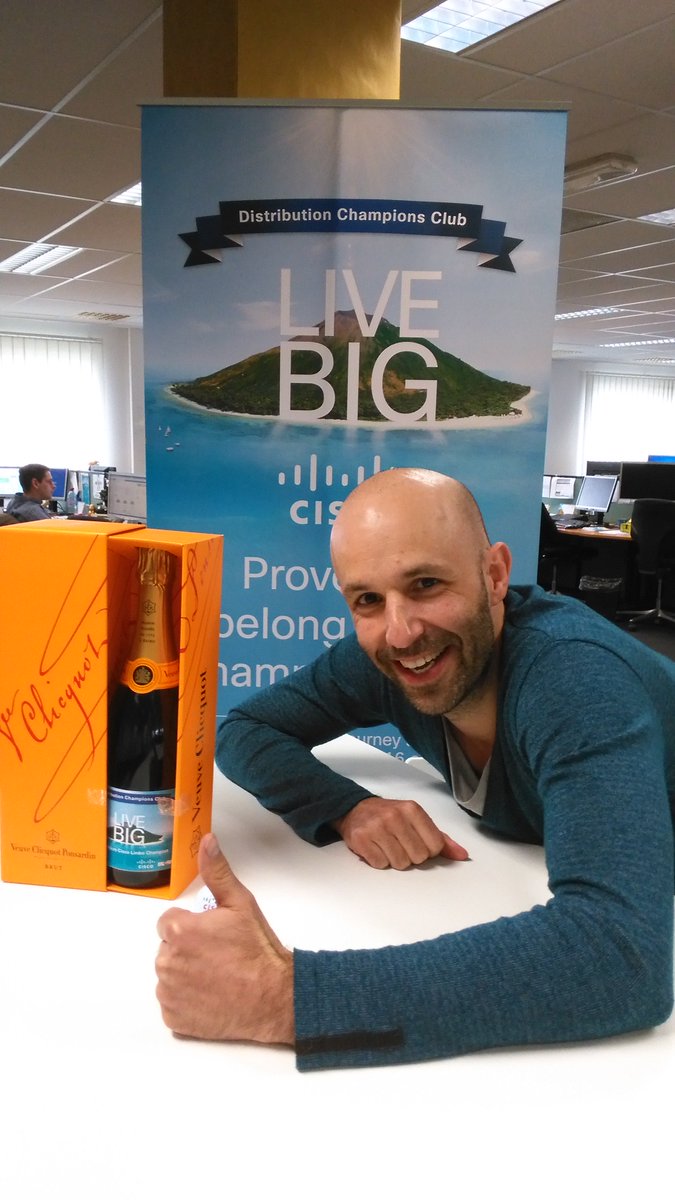 IMadvanced_BE's tweet photo. @CiscoDistEMEAR We finally have a winner! Congratulations Jurgen with best move! #DCCIMBE #dcclimbo #hewentthatlow https://t.co/lRrdDvyQE9
