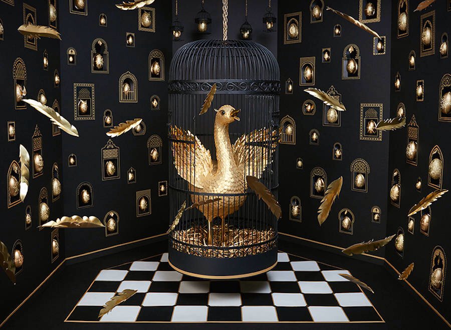 VismaraDesignIt's tweet photo. #MakerieStudio creates an handmade sculpture #TheGoldenGoose all in gold and paper https://t.co/29yZF0QP97 https://t.co/XFltV9gvY4