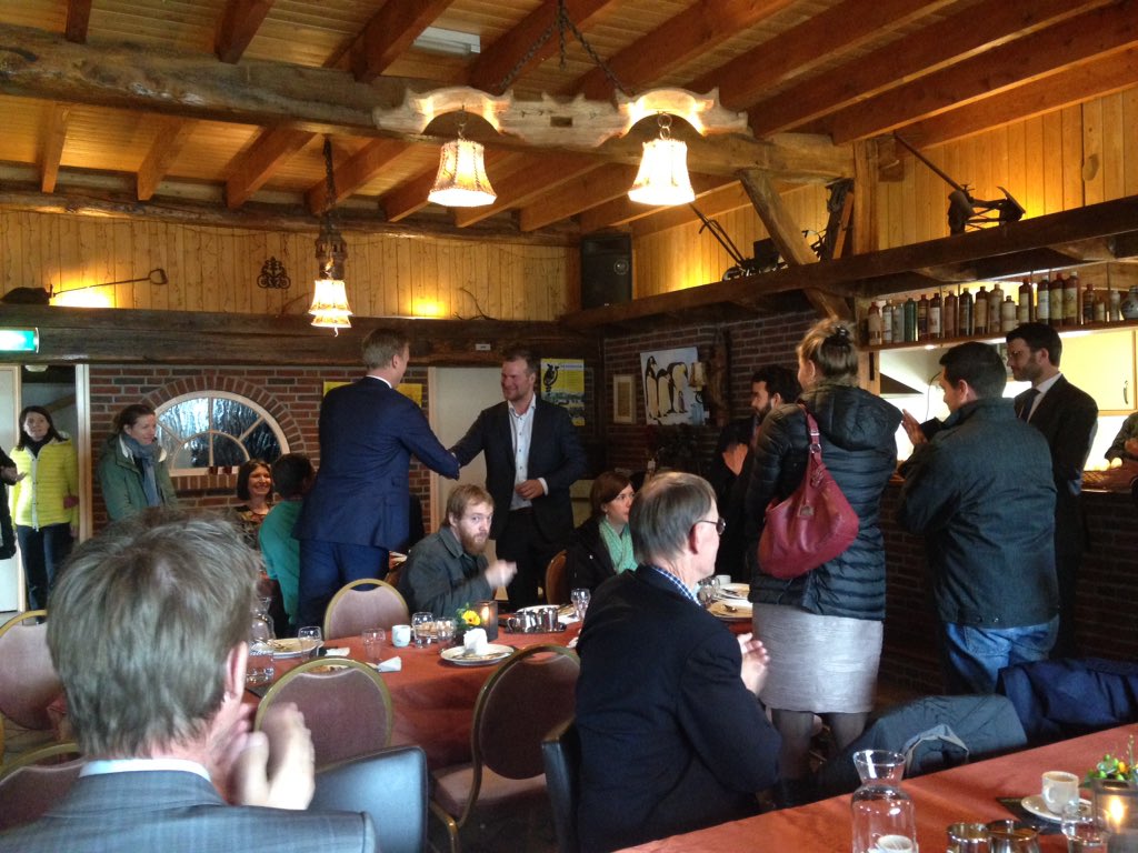 jhuitema's tweet photo. Mooie afsluiting werkbezoek landbouwcommissie @EPinNL in #koeientuin. Voorbeeld innovatie in dierenwelzijn/ milieu! https://t.co/F1EtBsX9ar