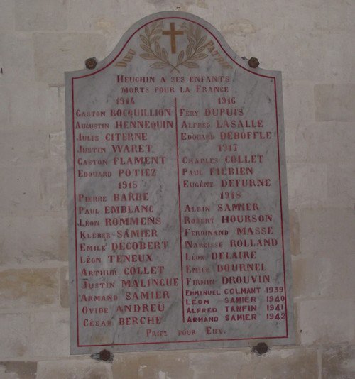 Clos_Medi's tweet photo. Monument aux morts et plaque dans l'église #Heuchin #pasdecalais #1GM #DPDN https://t.co/TcQLSZheUF