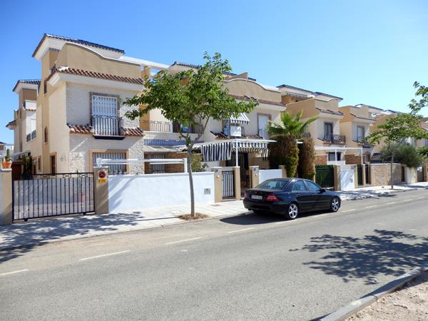 RichardARooke's tweet photo. Townhouse in Torre de la Horadada with 3 bedrooms, 250.000€. https://t.co/d0SshOjHD2 https://t.co/Lp6ZjnzAXR