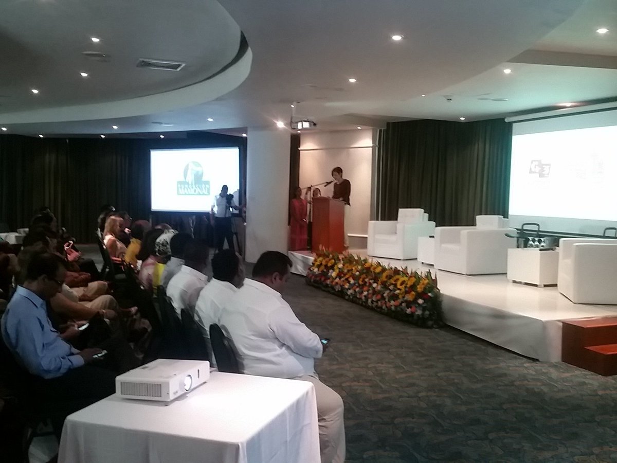 "Maestros y rectores, ustedes son clave en el desarrollo de nuestras comunidades" #PremioCompartirBolívar 2016