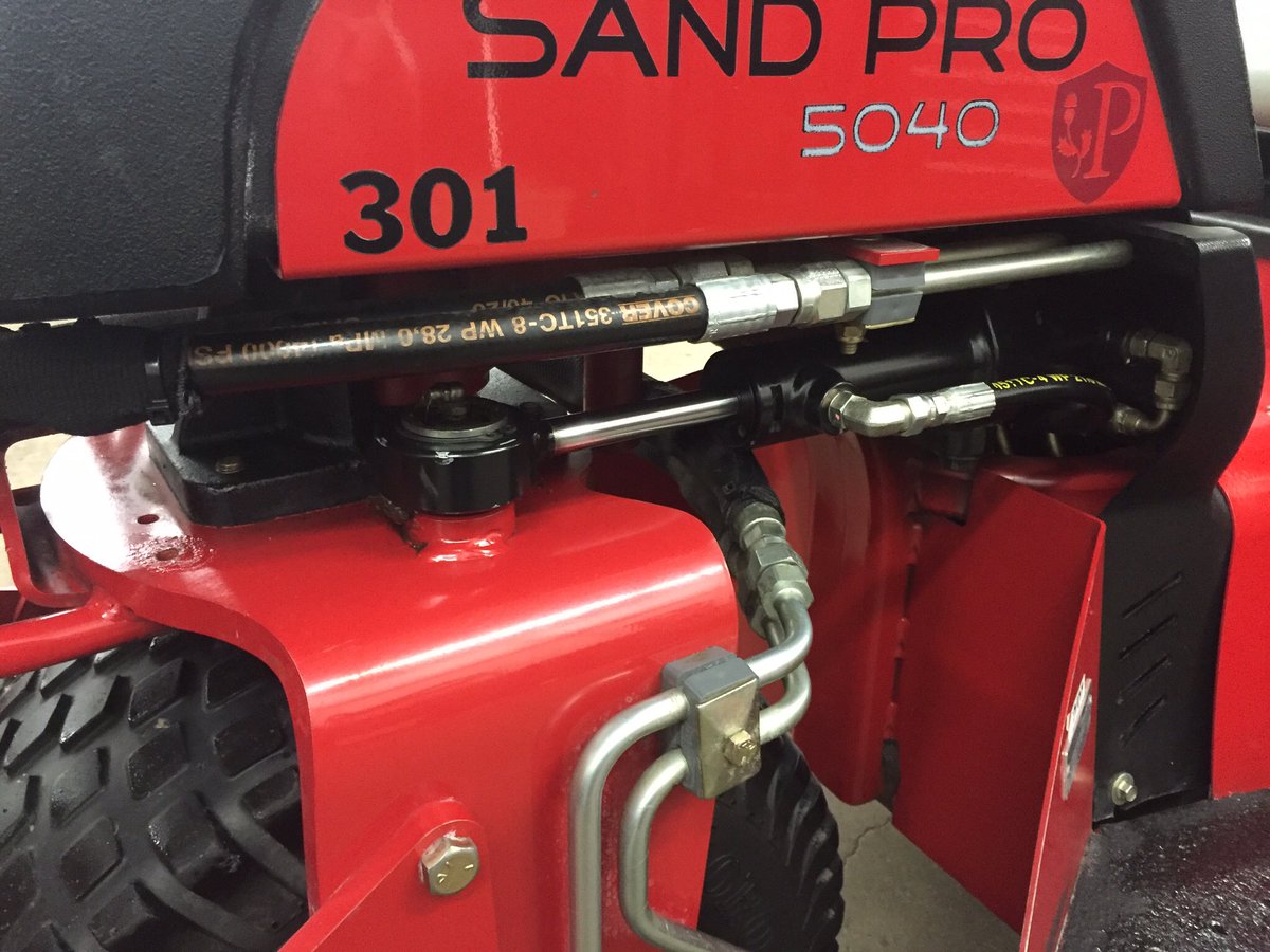 CBraunEM's tweet photo. No chain driven steering to wear out on these machines. Gotta like 3500 nearly issue free hours. #goodmachine https://t.co/U1BAmkAcpP