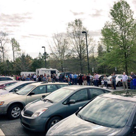 swcalise's tweet image. New #iPhone release today?? Nope, it's #Tesla preorder day #teslaraleigh @teslamotors #nom… ift.tt/1RNfrTI