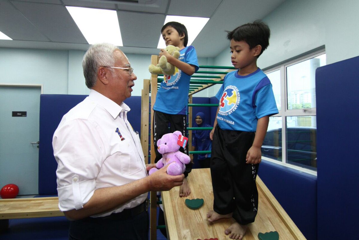 NajibRazak's tweet photo. Alhamdulillah, hari ini sy rasmikan Pusat Permata Kurnia, pusat pendidikan awal untuk kanak2 autisme pertama di Msia https://t.co/8vCIjnjWAB