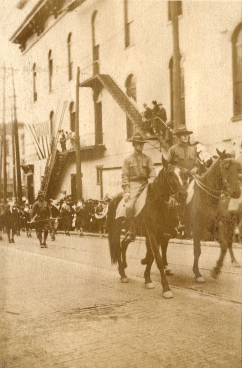 picnooga's tweet photo. WWI Liberty Loan Parade in Chattanooga at 6th and Market. The New Lyric Theatre is in the background. #CHAHistory https://t.co/UJL4GGSSxF