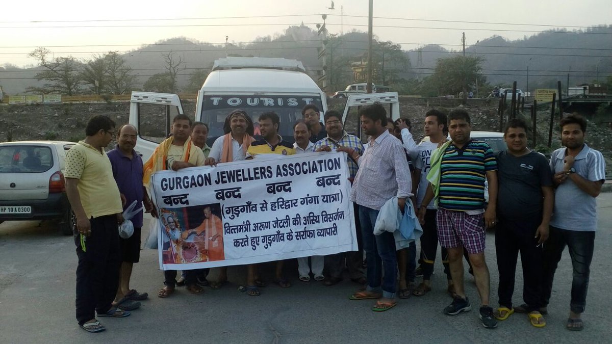 aibjsac's tweet photo. #AllIndiaJewellersStrike #StrikeJewellers #Rally #RollBackExcise #RollBackExciseOnJewellery #AIBJS https://t.co/qh0cpkvCDp
