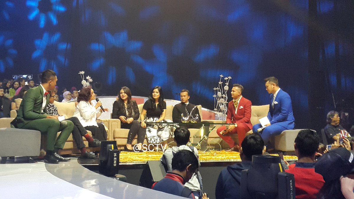 SCTV's tweet photo. Malam ini kita kehadiran @MirLes @rizariri @Titi_KamaLL @nicsap @Sysiio di #KonserAADC2. https://t.co/fSpAYtV6vg