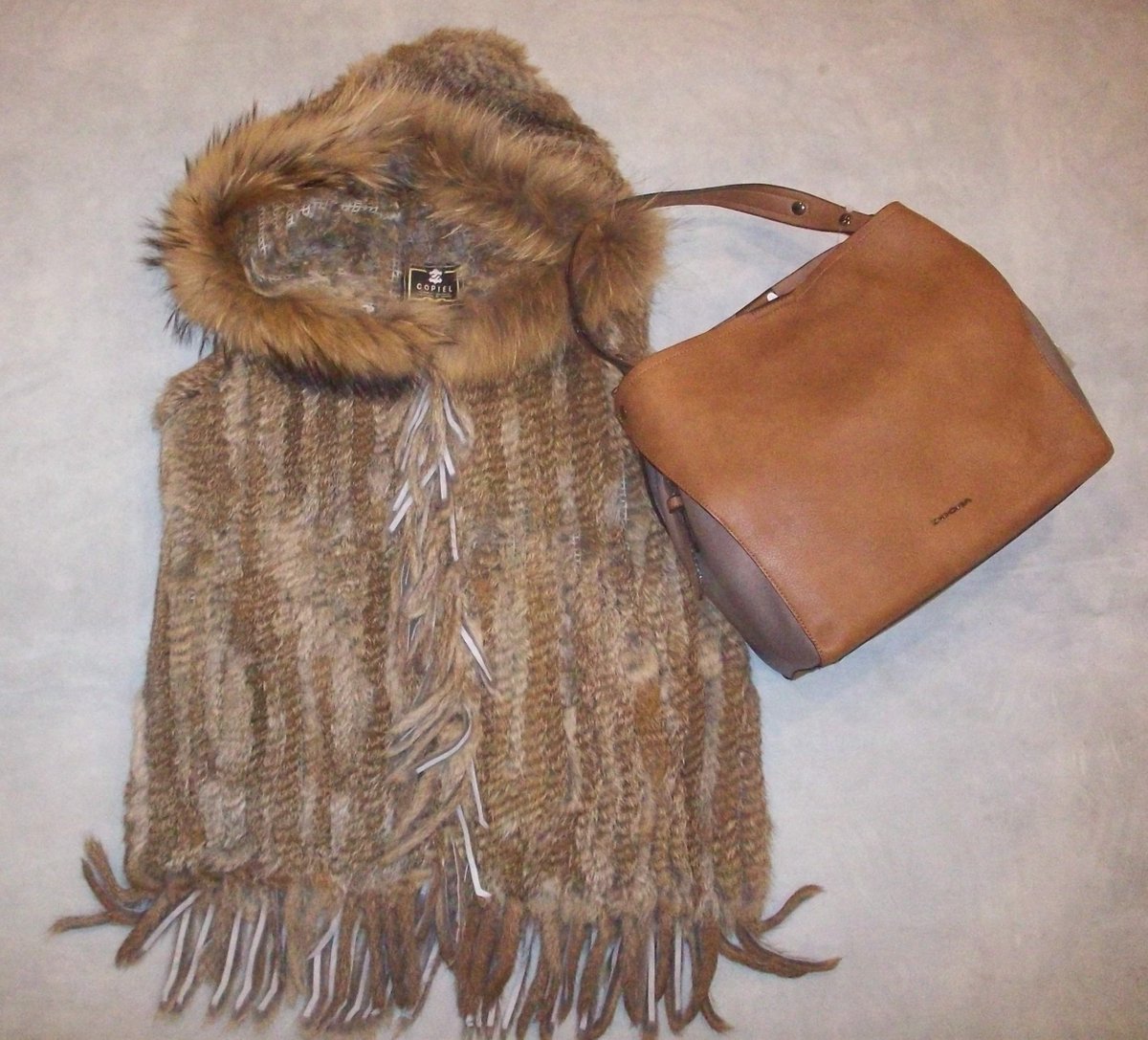 copielvlc's tweet photo. El cuero ya no es un tejido exclusivamente de invierno ¡Opta por los bolsos de #piel esta temporada ! #copiel https://t.co/uoUKHEl3j2