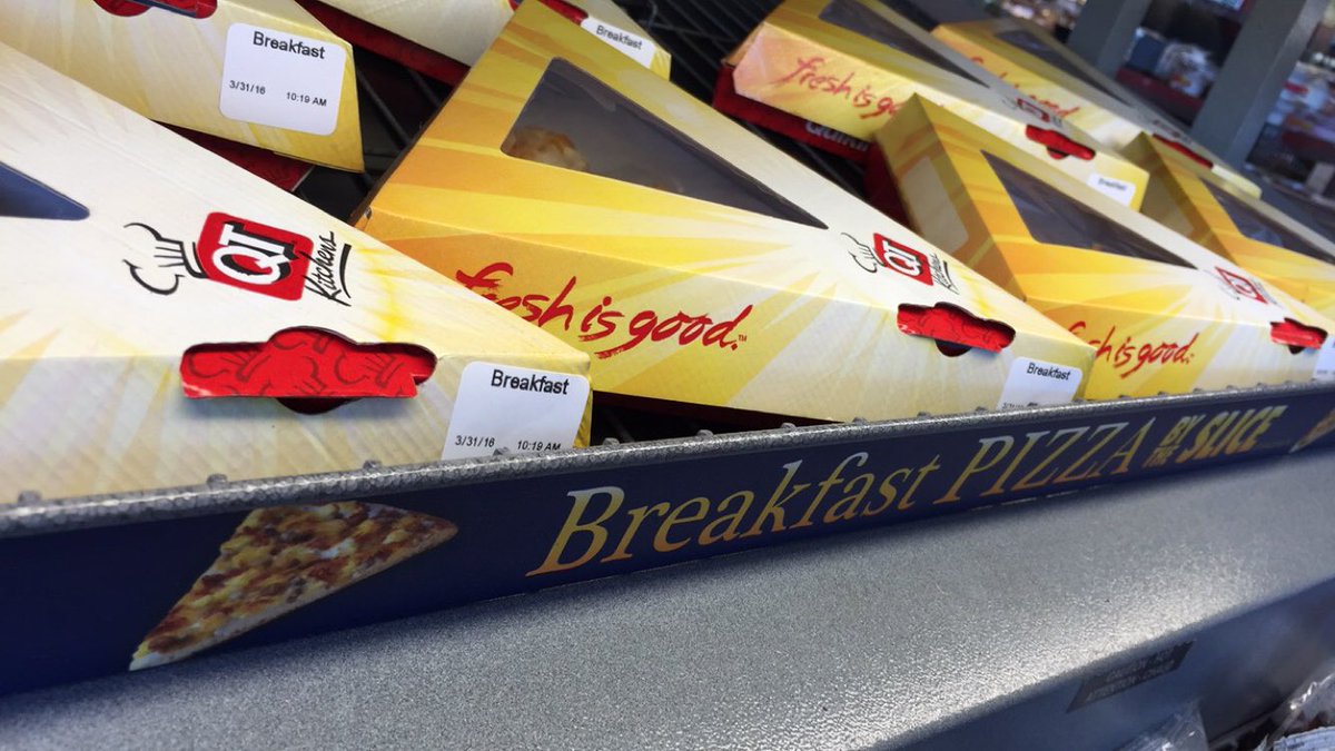 JeslySpeaks's tweet photo. Another day, another breakfast pizza @QuikTrip #QTKitchens https://t.co/3n4HkE0lSh