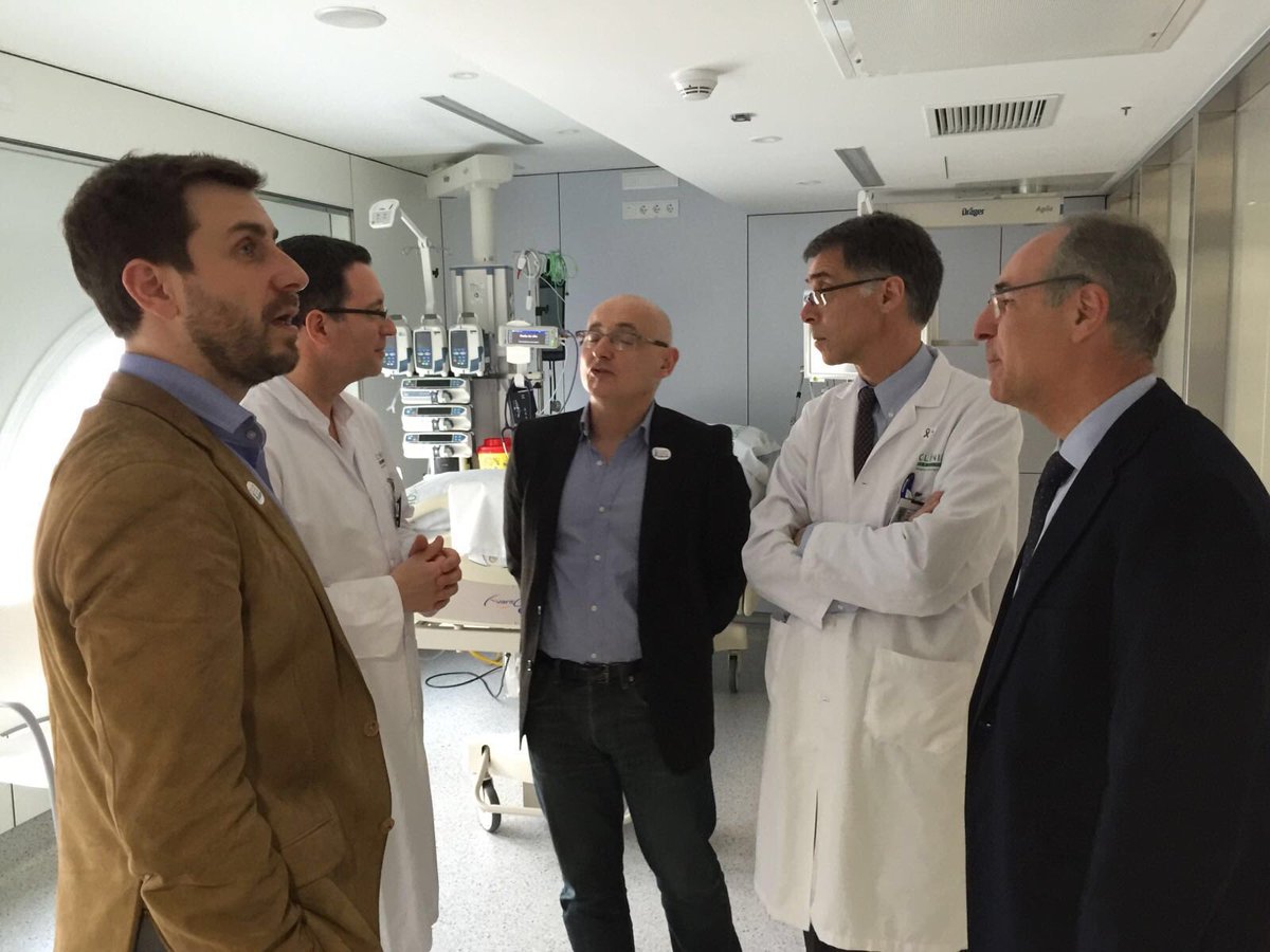 salutcat's tweet photo. Avui el #conseller de @salutcat @toni_comin visita @hospitalclinic https://t.co/8E3jEGrGQm