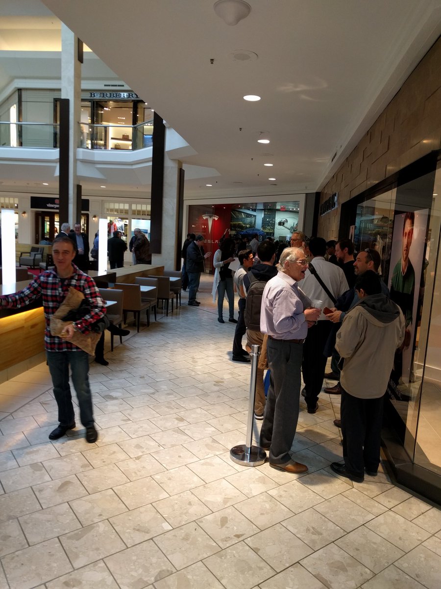TranscribeApp's tweet photo. Line in #tesla for reserving a #Model3 . shorthills mall nj https://t.co/P0pgBjh3TG