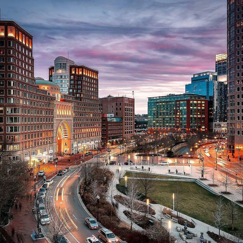 JoeMiranti's tweet photo. Awesome pic of Boston!  Photo Credit: @imjustjk  #BostonHarborHotel #Boston https://t.co/xS3zkYzyLe https://t.co/lmCDvXsroD