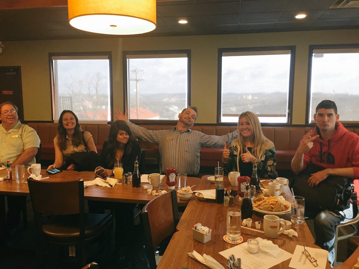 pzfulwarrior's tweet photo. Best OPC team on the planet! It's a pleasure to work with such a talented group!!! ALWAYS growing! #diamondresorts https://t.co/oB3xm6az3I