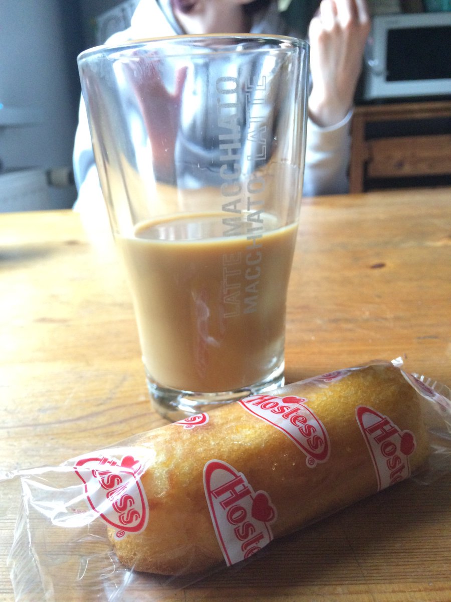 silencecupcake's tweet photo. Bei dem Zuckeranteil sind Twinkies tatsächlich perfekt für eine Zombieapokalypse. https://t.co/4GXMf8Lmke