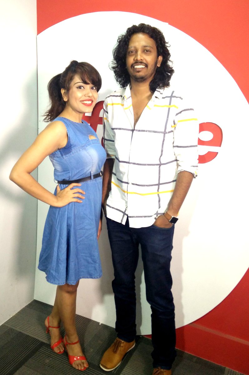 anupmasingh2015's tweet photo. awesome interviewing @AzizNakash brilliant singer superfun person .Thnx for being on #superstarsonALS @LiveOnfame https://t.co/Debuckwkqg