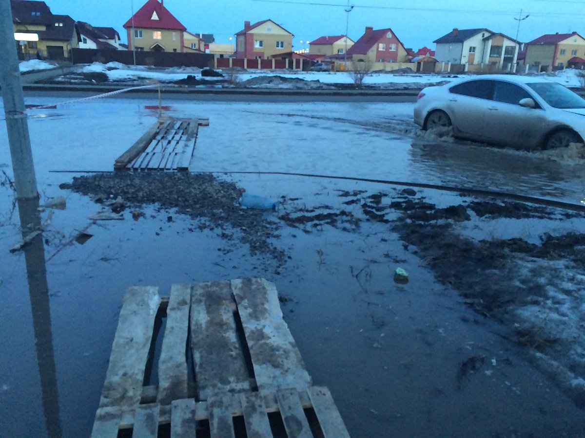 KateJournalist's tweet image. Поедете  в Комарово - надевайте резиновые сапоги. Тут вот так 😕💧🌊: