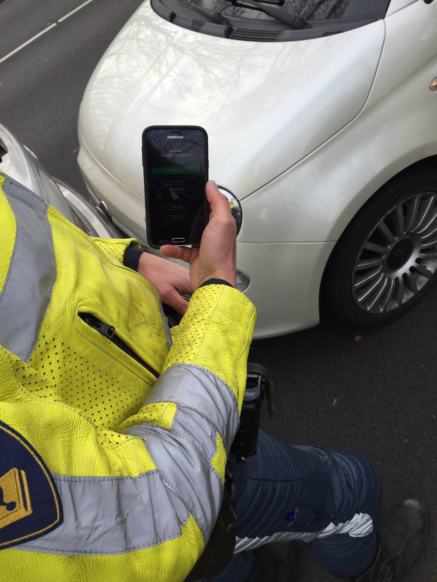 kellisssss's tweet photo. Balen net een aanrijding op de #vaanweg. @POL_Charlois heeft geholpen via de #schadeapp @Verbond #bedankt PdR๐๐ผ https://t.co/kEU9eET1eA