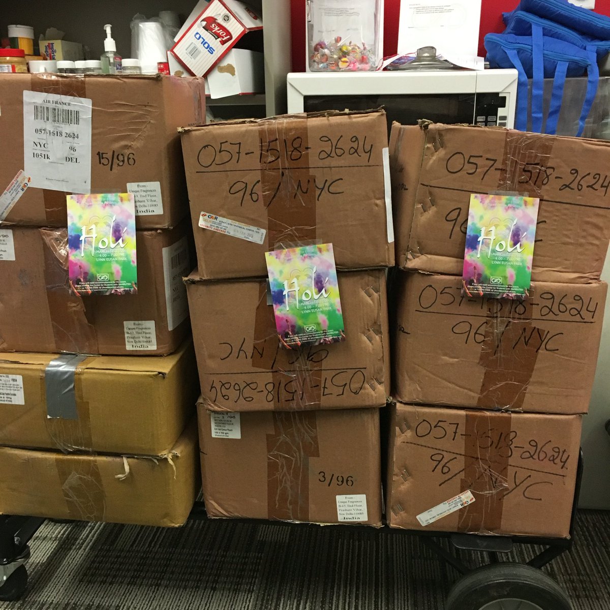 UHCEO's tweet photo. Houston we have Color! Color has arrive &amp; is ready to take part of Holi 2016 in Lynn Eusan Park  at 4pm #CEOHoli https://t.co/45R5qGZzTb
