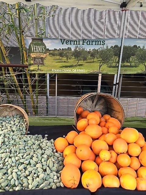 CenturyCityFM's tweet photo. Verni Farms 🍊 https://t.co/mjhv6LnFsG