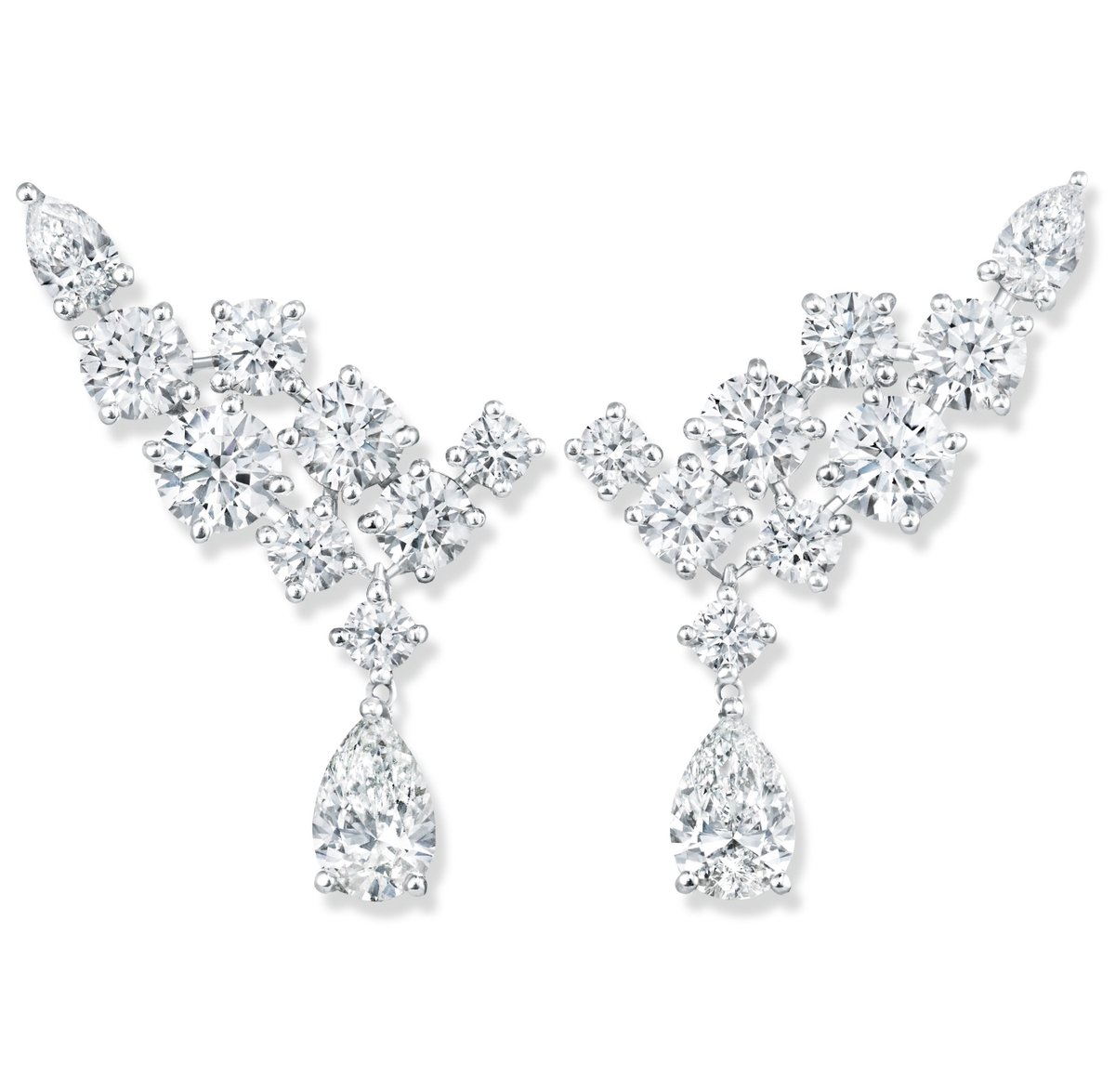 VogueFrance's tweet photo. L'obsession du jour: 3 bonnes raisons de succomber au "Sparkling Cluster" d’Harry Winston https://t.co/ZrQicQT4y3 https://t.co/YrqqhTW3gf