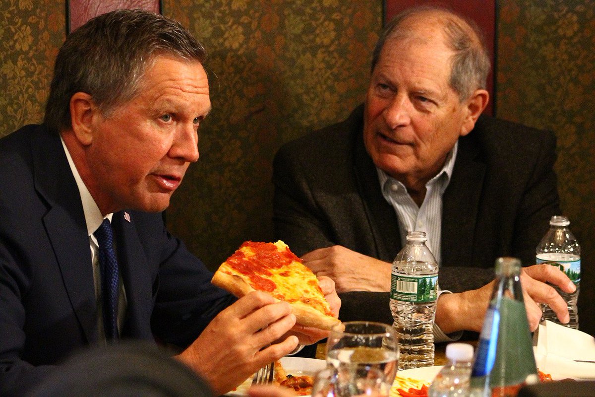 BestofQueens's tweet photo. Presidential candidate John Kasich grabs a slice in Howard Beach after town hall taping https://t.co/ESkfCgrWiA #QNS https://t.co/NuWNq0TlU8