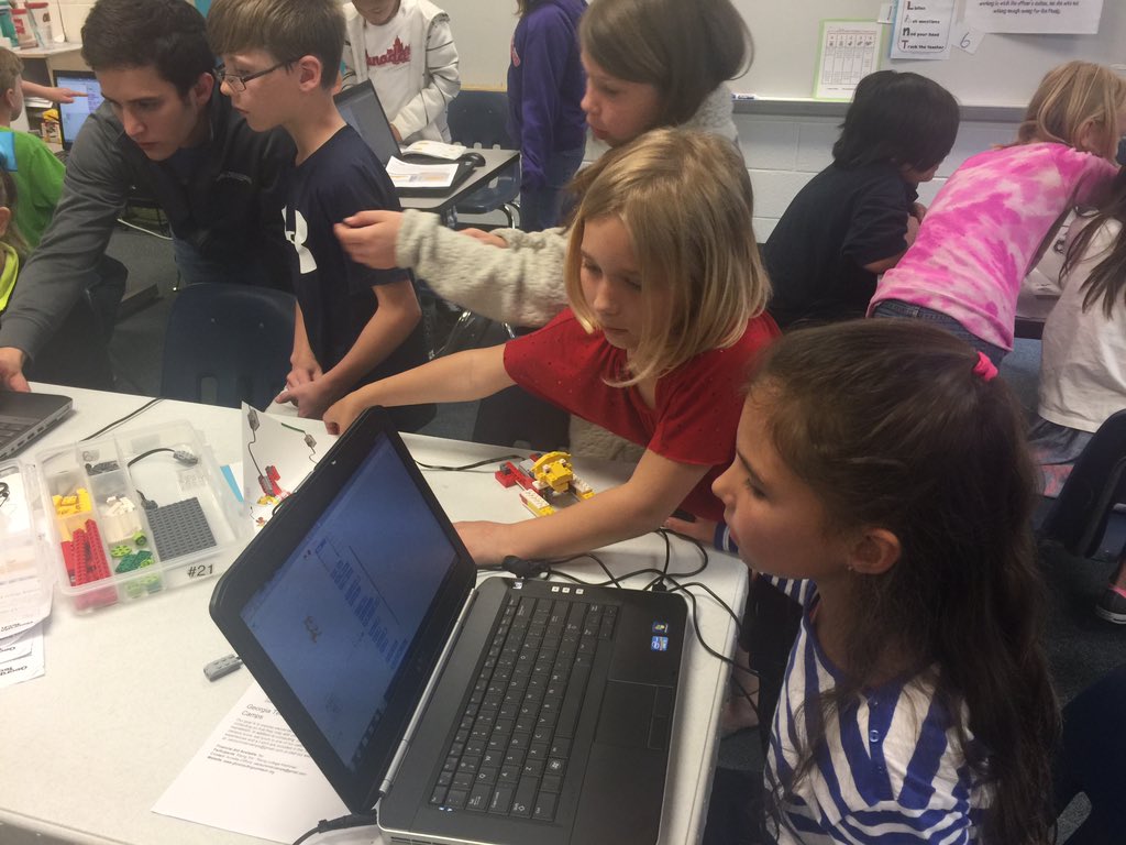 teachingREACH's tweet photo. WRES girls designing & coding! #girlsinSTEM #GTCoding #21stcenturylearners @ltreach @dwhitesciguy @WestGeorgiaRESA https://t.co/MGaw2gPlZv