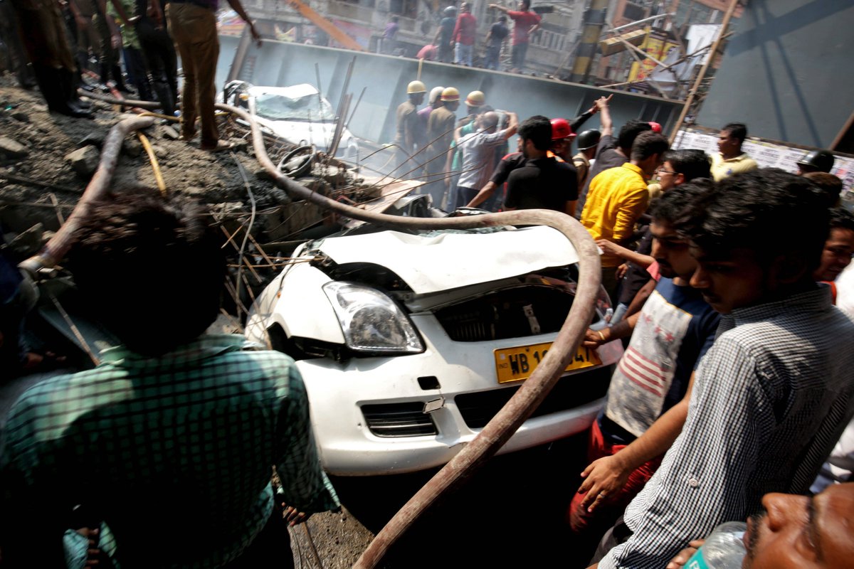 DiarioLibre's tweet photo. Aumentan a 16 los muertos en derrumbe en la India y buscan supervivientes https://t.co/dhUoNaLYQh https://t.co/KfKfHs4D6V