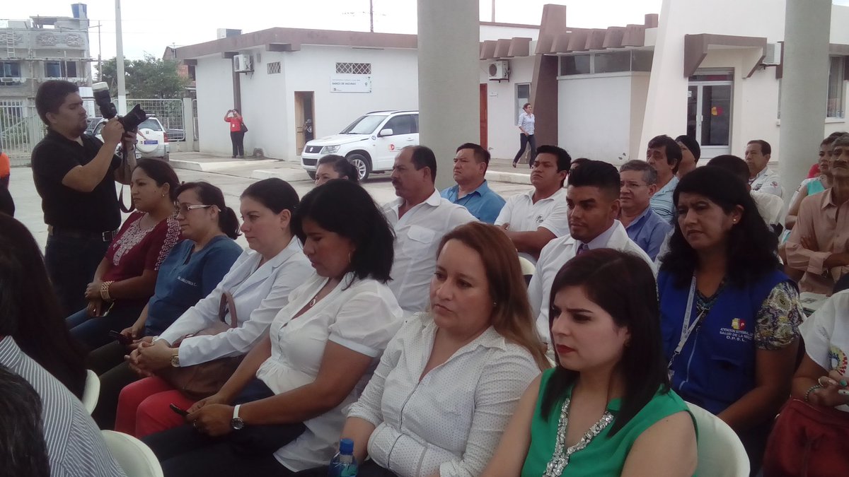 DILMOGIACUENCA's tweet photo. @laura2010ee Directora #Distrito07D03 presente en Acreditacion Internacional al #HospitalHuaquillas con @Merceleono https://t.co/yzto626vJp