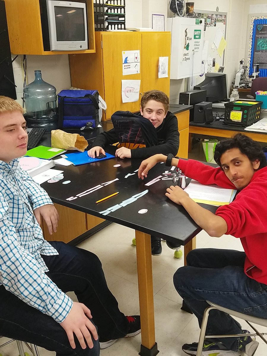 SeggerScience's tweet photo. Modeling meiosis with....enthusiasm? #whsbio https://t.co/bLIGLx9QT5