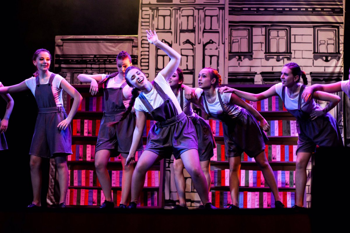 privetAnnet's tweet image. -Аня, весна закончилась, пора писать курсач и сдавать долги!
-...