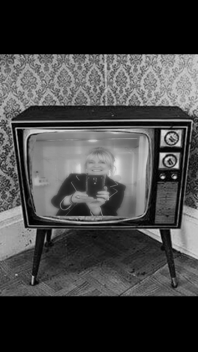MajorsRobin's tweet photo. Giggle giggle giggle. Watching my own reality show gate wide open life is good https://t.co/yqSoqR98pO