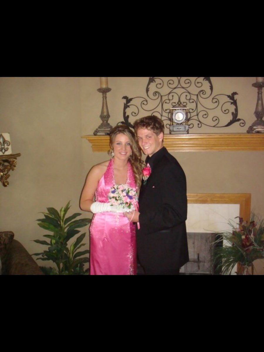CoachPancratz's tweet image. We sure wished we had 10k at our prom! 😂 #BNEconantentry @lordandtaylor #tbt #prom2008