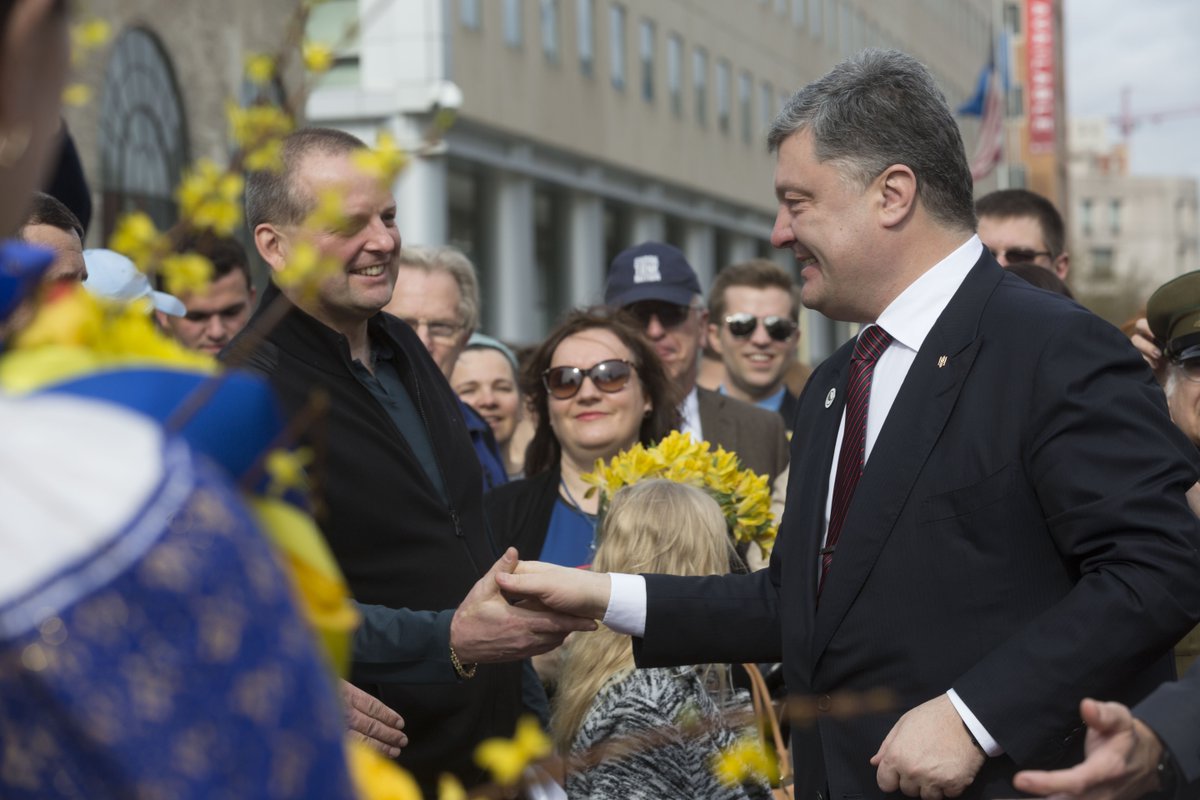 poroshenko's tweet photo. Хочу ще раз подякувати тим, хто усім серцем любить Україну та дбає про неї, перебуваючи в Америці
#СлаваУкраїні https://t.co/UdKJoyrYt9