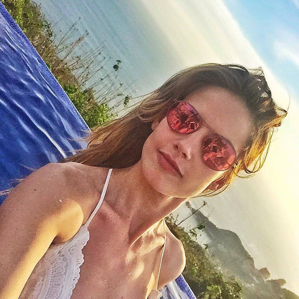 Altairholics's tweet photo. Altair Jarabo junto a sus amigas Claudia Godínez y Ursula Montserrat en Acapulco https://t.co/voWRuhJRtY