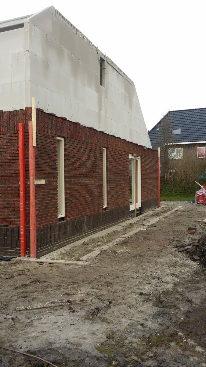 Mooie 2/1 kap metselen aan de newthonsingel Emmeloord voor @HoekmanOost  totaalbouw  <a href="/OVTontwikkeling/">OVT Ontwikkeling</a> en@MODULORbv