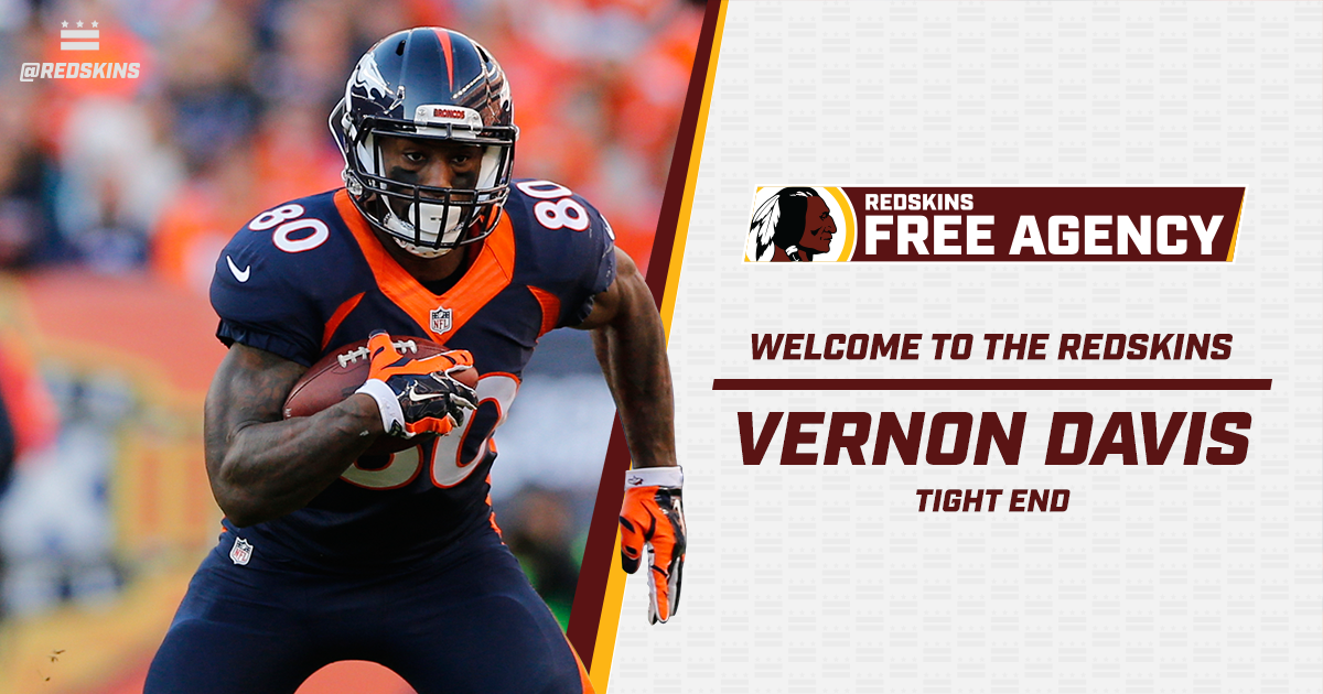 Commanders's tweet photo. #Redskins officially sign TE @VernonDavis85. Welcome home!

📚: https://t.co/KdouePYNTi https://t.co/8IzTjx7BeR